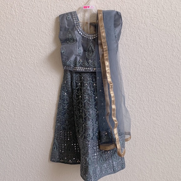 GREY SILVER NET EMBROIDERY LEHENGA WITH CHOLI DRAPE FOR GIRLS. Size 4-5. - Picture 2 of 6